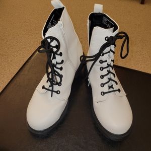 Women's White Combat Boots with black soles and laces Size 71/2 Wide